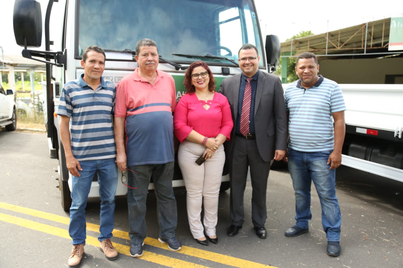 Altos recebe caminhão para auxiliar pequenos produtores rurais